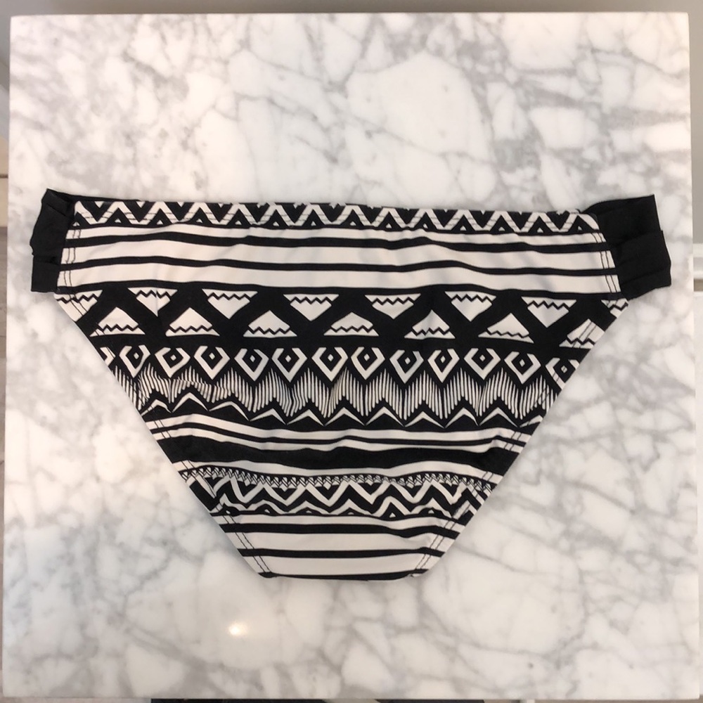 Gianni Bini Bikini Bottom EUC Size Small - Picture 2 of 3